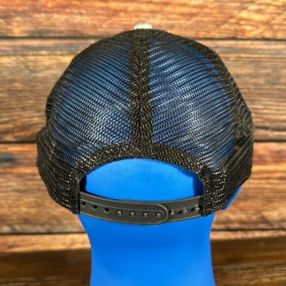 New Era 9Fifty Regged Trucker Mesh Brooklyn Nets SnapBack Cap - Picture 4 of 7